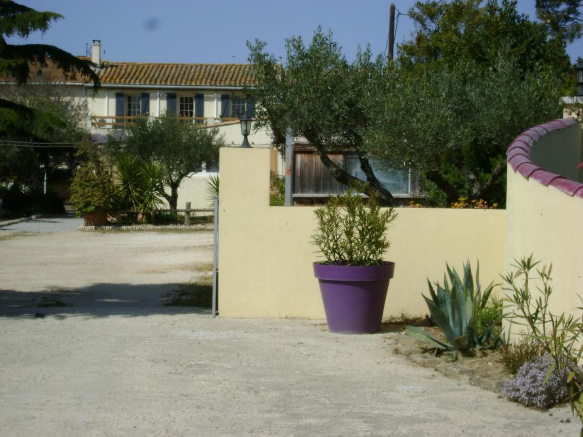 Le H De Sernhac Hotel Exterior photo